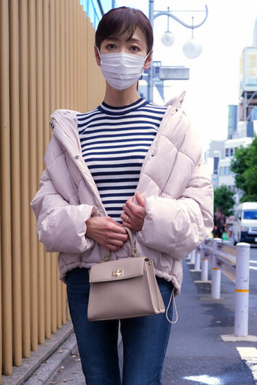 五十路熟女 三枝木玲実の立ちんぼシーン