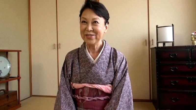 七十七歳 喜寿 帝塚真織が着物姿でインタビューを受けている