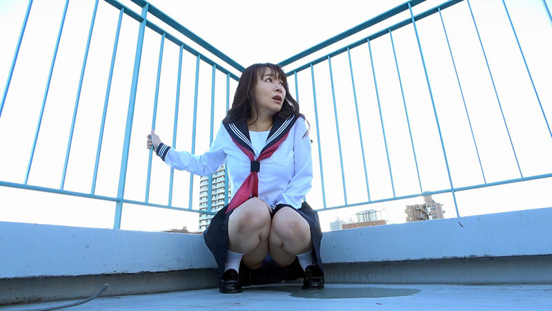 セーラー服熟女失禁羞恥 よしい美希のサンプル画像2
