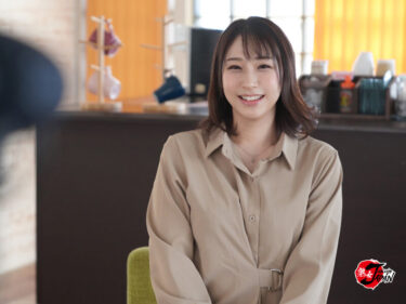セックス大好きな三十路妻 高石あやめのAVデビュー映像。1児の母がコスプレ浮気セックスで顔射中出し絶頂！