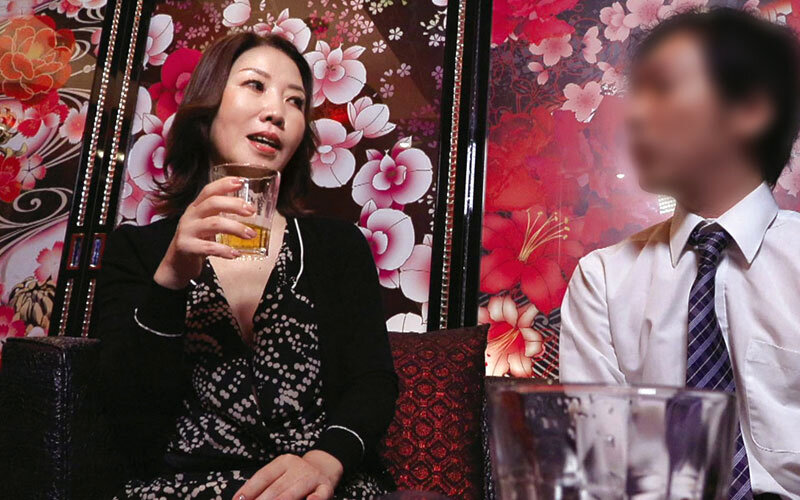 還暦おばあちゃんとラブホ中出しセックスしまくった近親相姦映像。六十路美人熟女の祖母の性欲に飲まれてハマる孫との禁断の夜。
