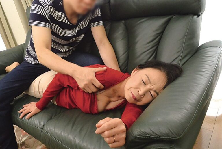 死ぬまで…夫には言えません…孫にやられたデカ乳祖母 小谷千春70歳のサンプル画像6