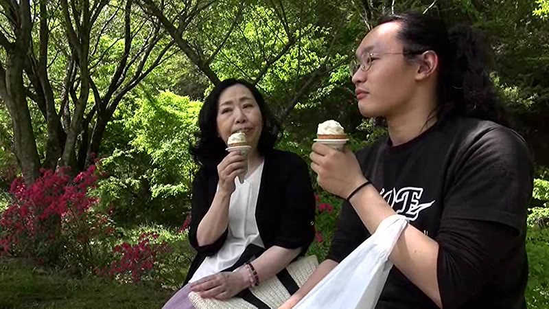 孫と行く禁断の温泉旅行 孫のマッサージが良くて でも もっと気持ち良くなりたくて 城美香のサンプル画像1