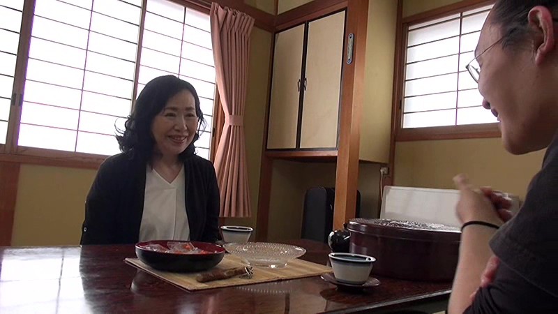 孫と行く禁断の温泉旅行 孫のマッサージが良くて でも もっと気持ち良くなりたくて 城美香のサンプル画像2