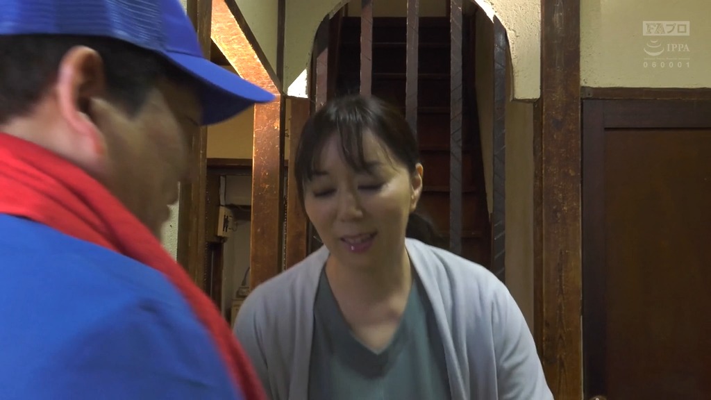 欲情オーバーフロー 熟女50代 女だって飢えている！ 引越し現場の生肌喘（あえ）ぎ 花柳里葎子 本編動画画像1