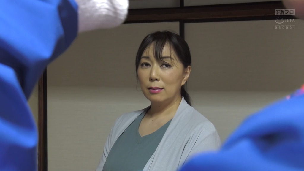 欲情オーバーフロー 熟女50代 女だって飢えている！ 引越し現場の生肌喘（あえ）ぎ 花柳里葎子 本編動画画像3