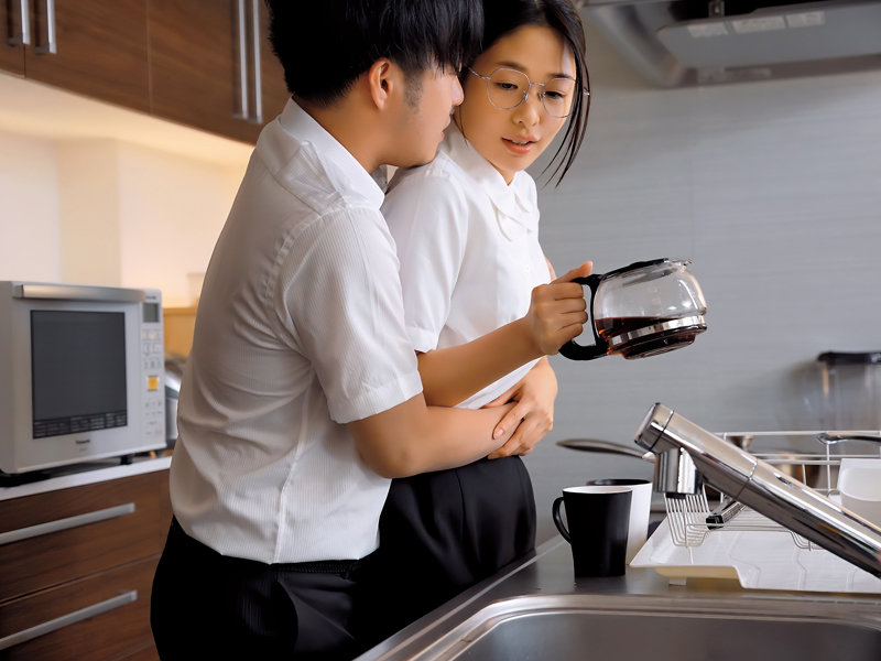 行き遅れた三十路女に気のある素振り見せたらマジ惚れされて一発ハメて終わるつもりがカニばさみロックと杭打ちピストンで逃げられず何度も中出しさせられた 川上奈々美のサンプル画像2