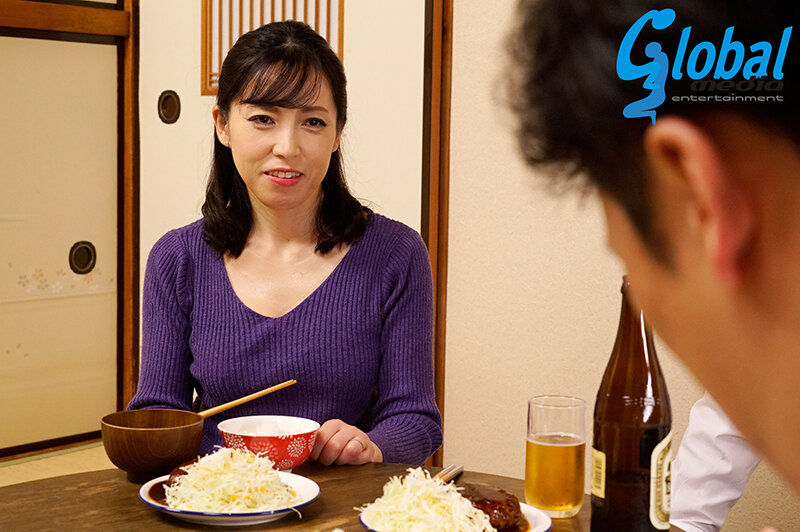 真・異常性交 四十路母と子 其の弐拾四 ブラック企業で傷心した息子を慰める熟マ○コ 真崎理恵子のサンプル画像1