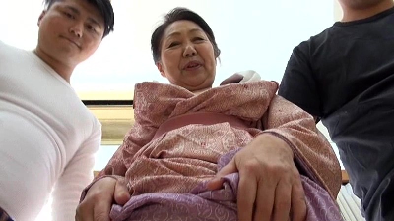 還暦で初撮り 中原ひとみのサンプル画像3