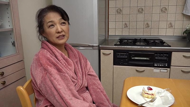 還暦で初撮り 柏木由里子のサンプル画像11