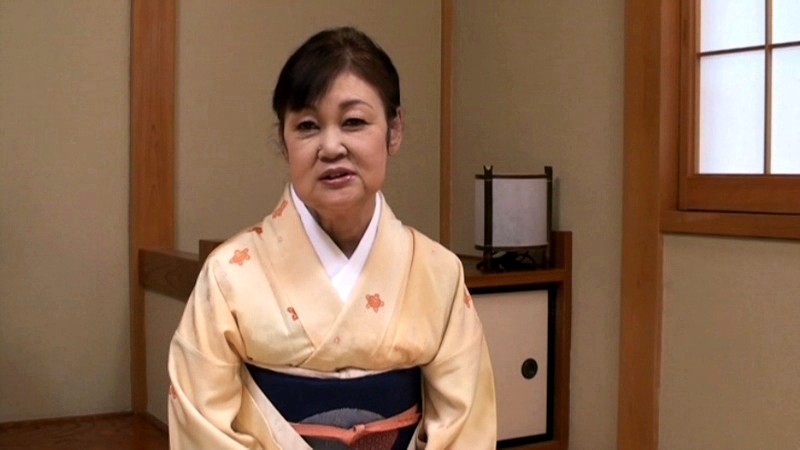 「三途の川が見えそうになっちゃったよ…」普通のお婆ちゃんだった香川夕湖61歳が意を決して撮影へ踏み出し、還暦熟母の柔らかな裸体をさらして男たちの激しい責めと濃密な性交に身を委ねる