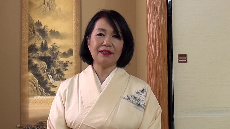 「どう？結構イケてるでしょう？」63歳の上品な還暦熟女が和室でさらけ出すふくよかな裸身、久しぶりの快感に身を委ねる初撮り濃密性交 宮前奈美