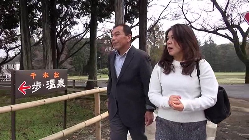 還暦夫婦の温泉旅行フルムーンセックス映像。40年一緒に過ごしてきた日々を思い出しながら濃厚セックスに明け暮れる大槻美登利