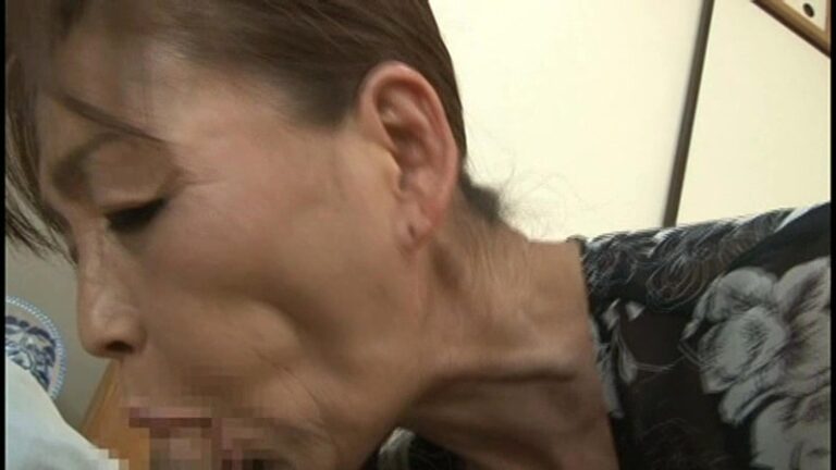 還暦母の抑えられない性欲 谷房江のサンプル画像5